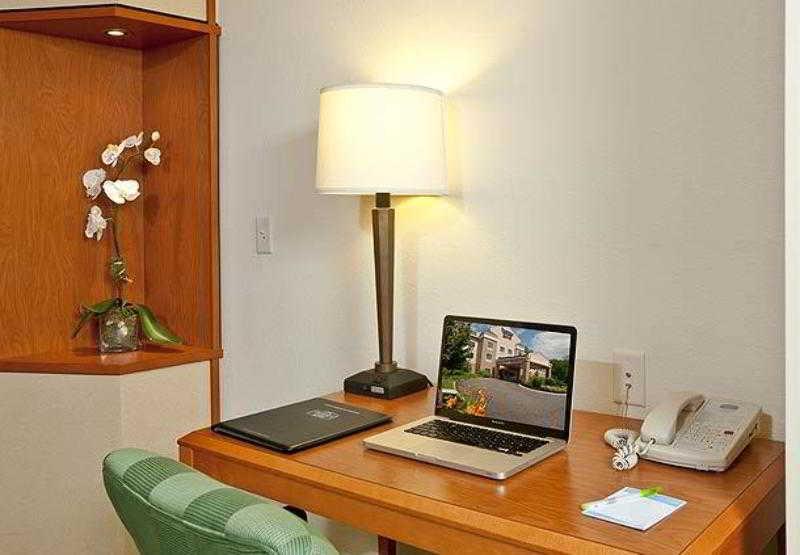 Fairfield Inn & Suites By Marriott Brunswick Freeport Room photo