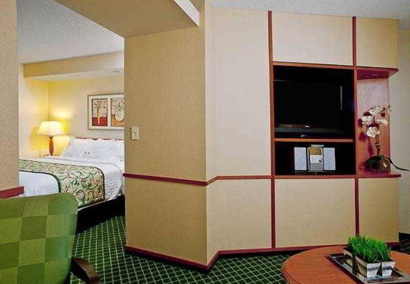 Fairfield Inn & Suites By Marriott Brunswick Freeport Room photo